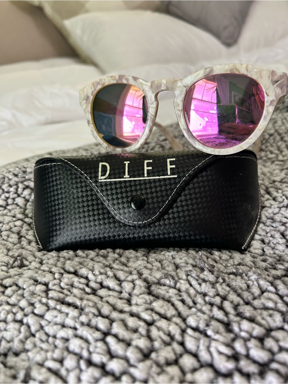 Diff Eyewear Pink Mirrored Lens White Marble Frame Sunglasses